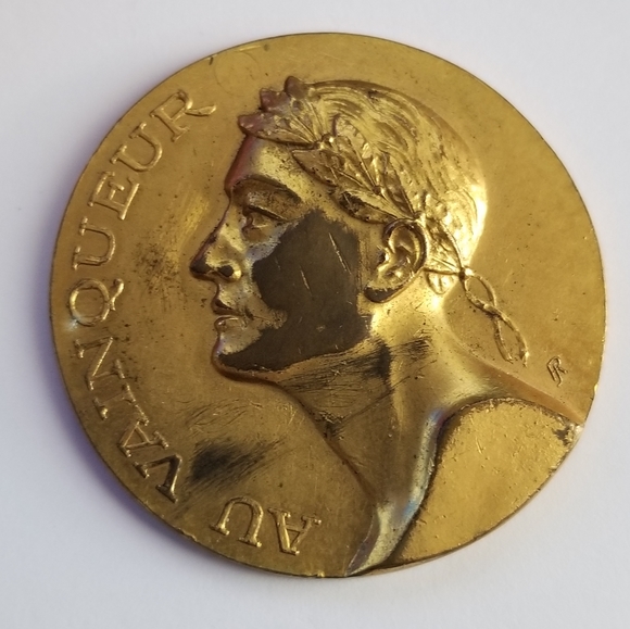 Vintage Au Vainqueur medal Haguenau 1935 medallion coin exonumia gold tone